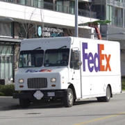 沿River Road漫無目的向前行。