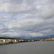來到Fraser River Bridge。
