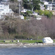 White Rock地標就係𠵱嚿白色既石頭。