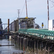 Westham Island唯一對外既橋樑封閉‧‧‧