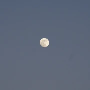 太陽每沉下1分鐘，月色就更明亮。