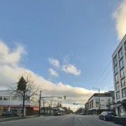 車上又遇到久違了既藍天。