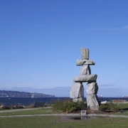 Inukshuk。