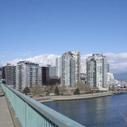 就來到Cambie Bridge。