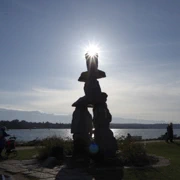 返回酒店休息下，順便望下Inukshuk。