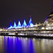 轉一程巴士，又來返Canada Place。