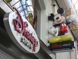 Disney Store。