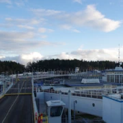 離開碼頭出發一刻。