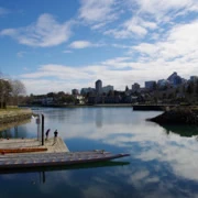 早上，由我帶大家來到Granville Island。