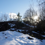 公園內還有不少積雪。