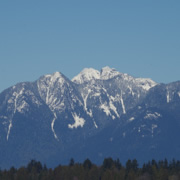 機場內望雪山。