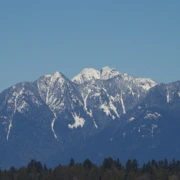 機場內望雪山。