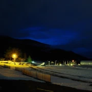 不夠5分鐘，就已經天近乎全黑了。