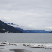 同昨天近乎一樣的Harrison Lake。