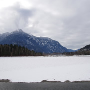 遺址隔來就是Fraser River。