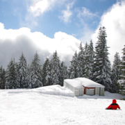 滑雪場上。