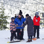 滑雪場上。